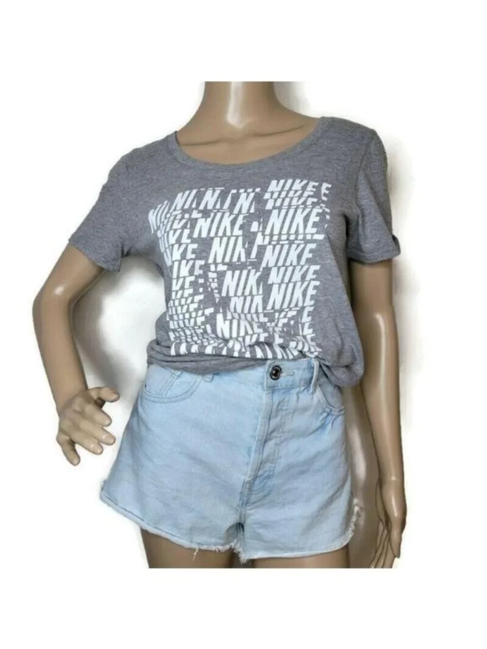 Nike Womens Grey Graphic Logo T-Shirt Casual Short Sleeve Top Size M Cotton Blen